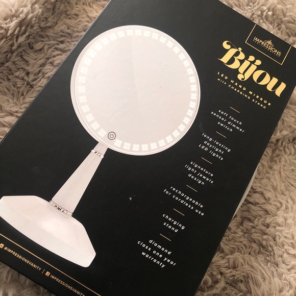 LED Hand Mirror - Picture 4 of 4